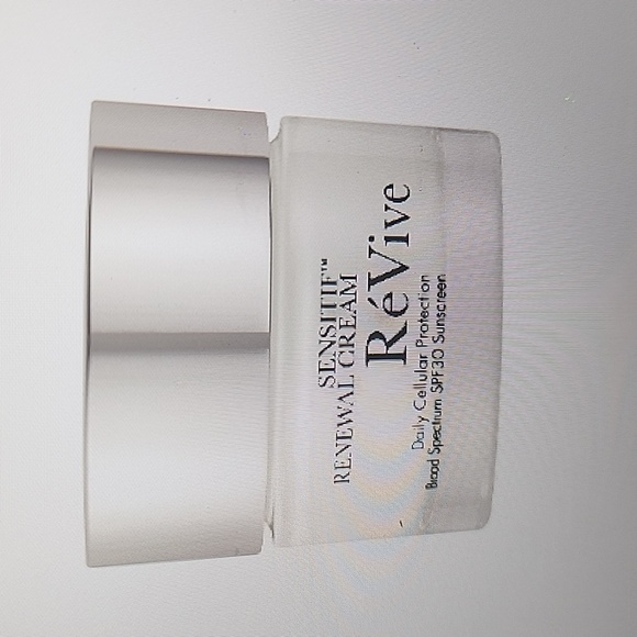 Re'Vive 2pc.DAILY RENEWAL CREAM  & Moisturizer  (New) - Picture 5 of 6